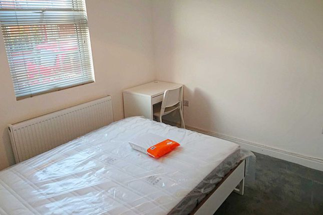 Terraced house to rent in Charles Street, Reading