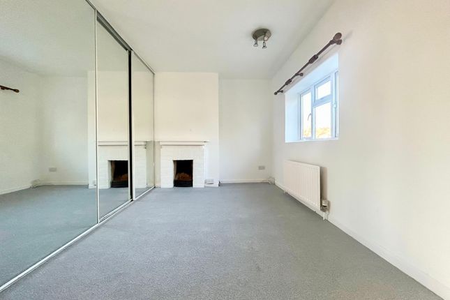 14 Newcome Road, Farnham photo 4