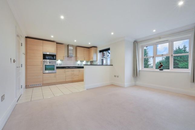 Flat 4, Oaklands, Tadworth photo 2