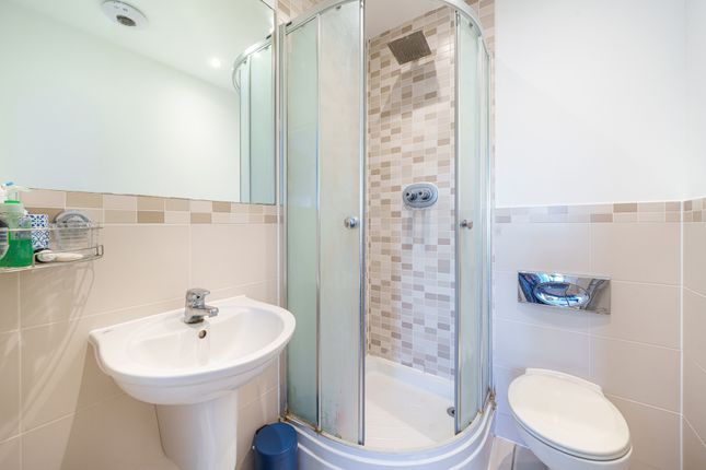 Flat for sale in Ray Park Avenue, Maidenhead