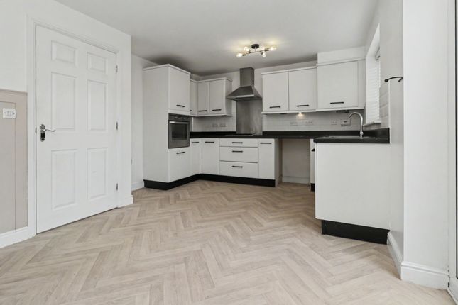 43 Park Road South, Newton-Le-Willows photo 5