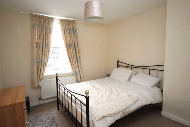 Flat 3, Clyde Court, 233, Ash Road, Hampshire photo 5