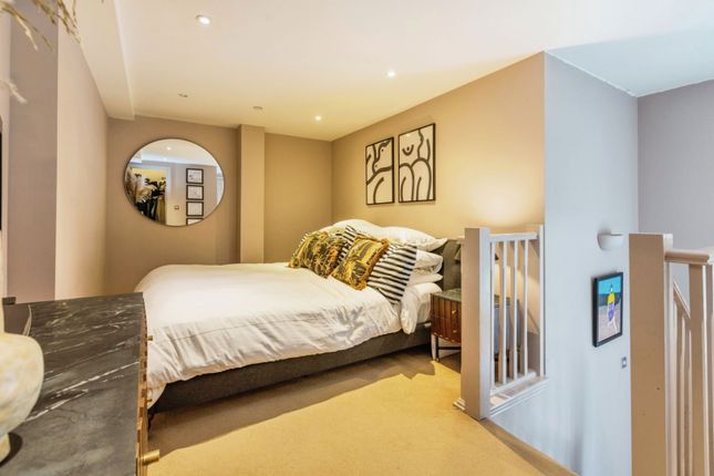 Flat for sale in Royal Drive, London