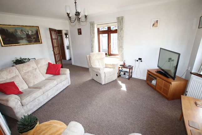 31 Gainsford Avenue, Clacton on Sea photo 4