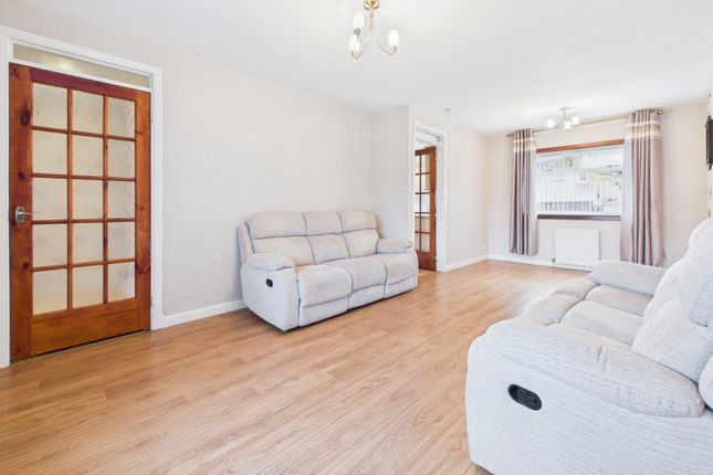 34, Broomhill Crescent, Erskine photo 4