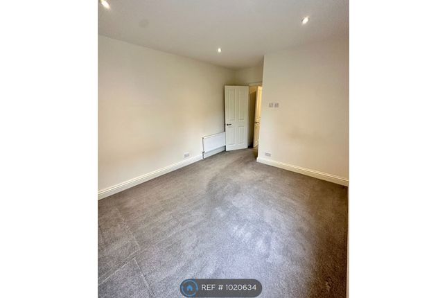 Thumbnail Flat to rent in Oakley Place, London