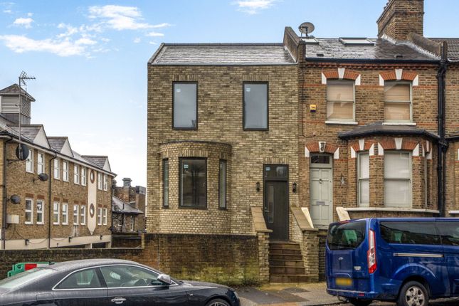 29, Fransfield Grove, London photo 2
