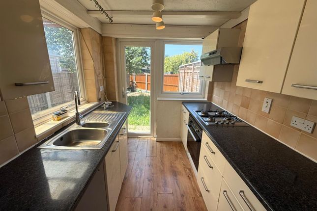 5, Ian Square, Enfield photo 5