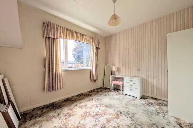 1 Walworth Close, Manchester photo 3