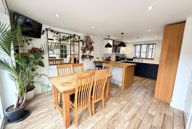 32, Glen Farm Crescent Devon, Honiton photo 2