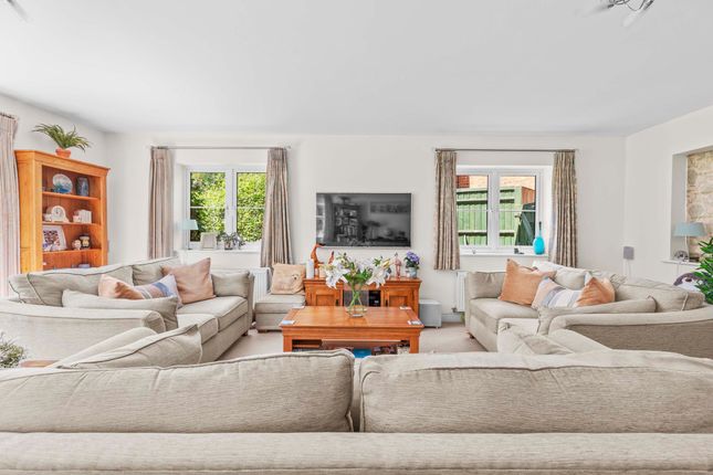 25 Willow Chase, High Wycombe photo 2