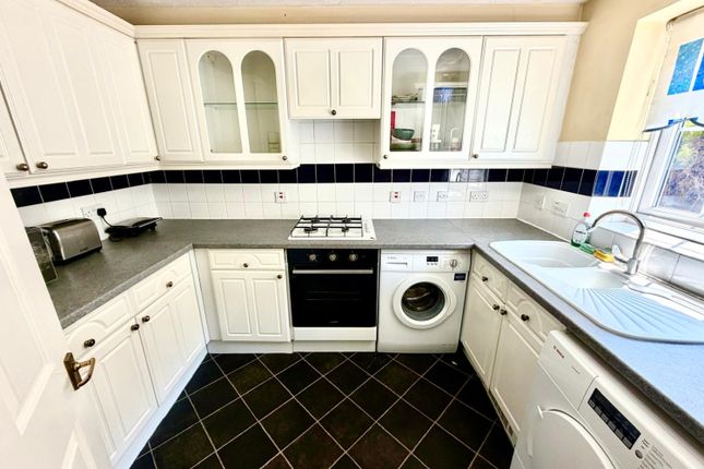 74, Nightingale Shott, Egham photo 3