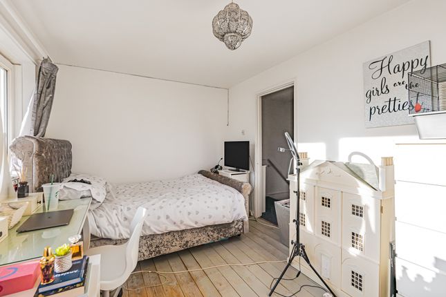 Flat for sale in Canterbury Court, Gorefield Place, London