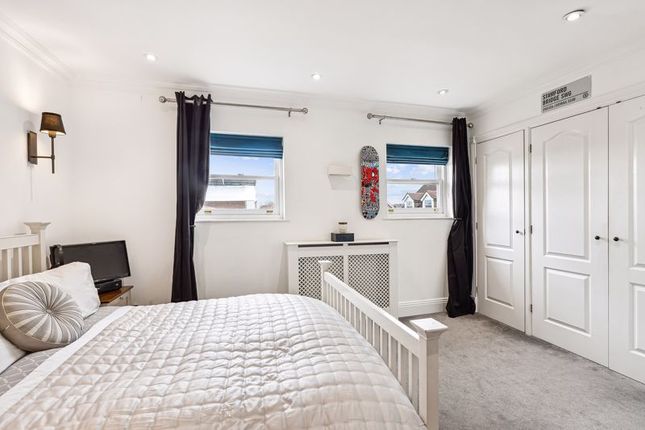 Town house for sale in Hayward Road, Thames Ditton
