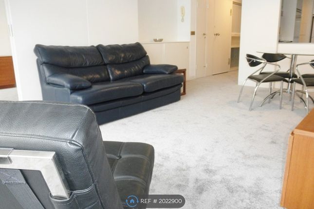 Flat to rent in Andrewes House, London