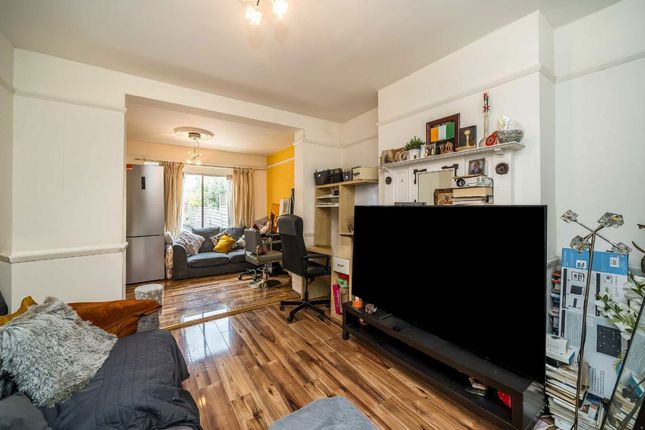 50, Bishops Park Road, London photo 2