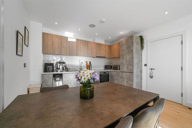 323 Morville Street, London photo 4