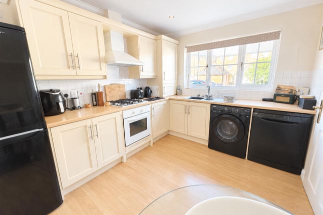 28, Long Beach View, Eastbourne photo 4