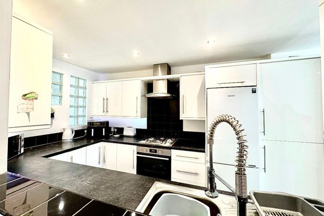 16 Bollin Close, Bolton photo 3