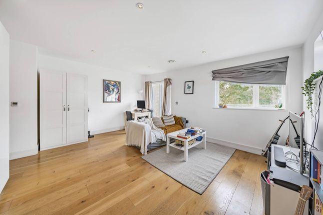Thumbnail Flat to rent in Clarence Walk, Stockwell, London
