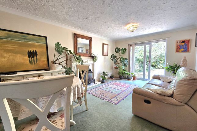 36, Charnock Close, Hordle photo 3