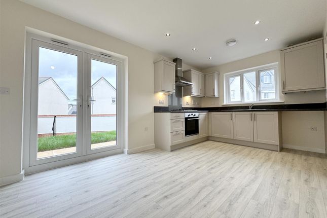6, Vetch Avenue, St Austell photo 4