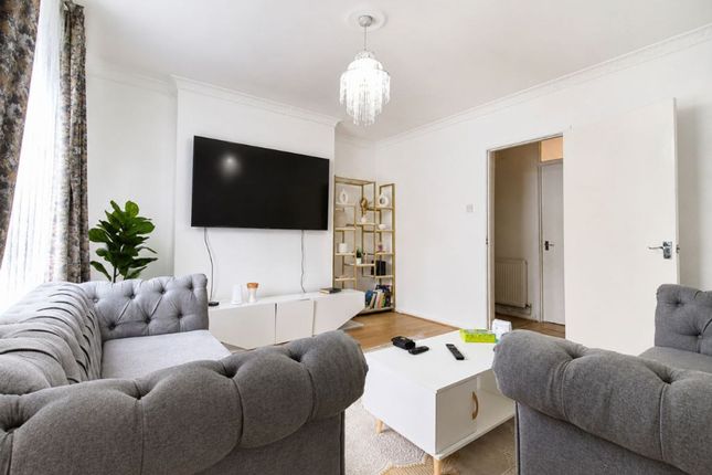 54b Somerford Grove Estate, London photo 2