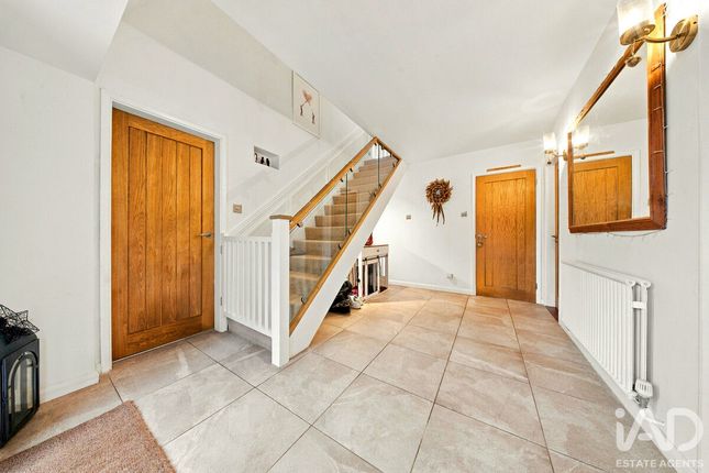 12, Lawn Lane, Ely photo 4