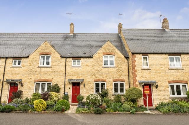 3-bed terraced on Gloucester Court Mews, Witney, £450,000