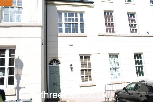 Stylish Two Bedroom Townhouse In The Heart Of The Jewellery Quarter