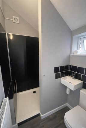 Room 5, Grange Avenue, Warrington photo 3