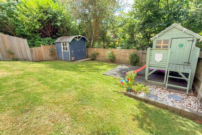 4, Longmead, Liss photo 2