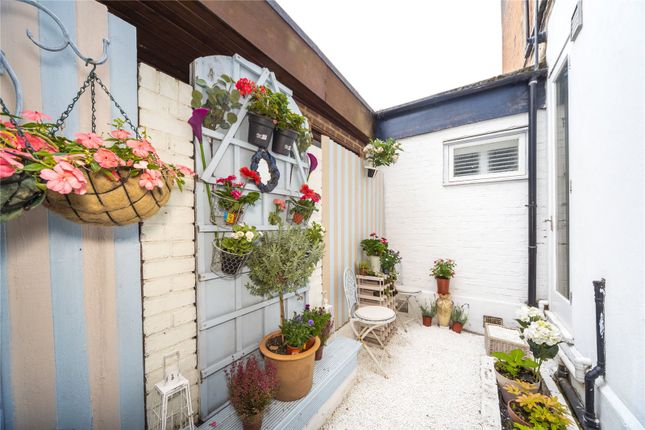 Flat for sale in Sandycombe Road, Kew, Surrey