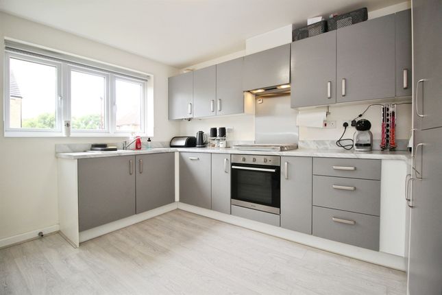 1, Parklands Court, LEEDS photo 3