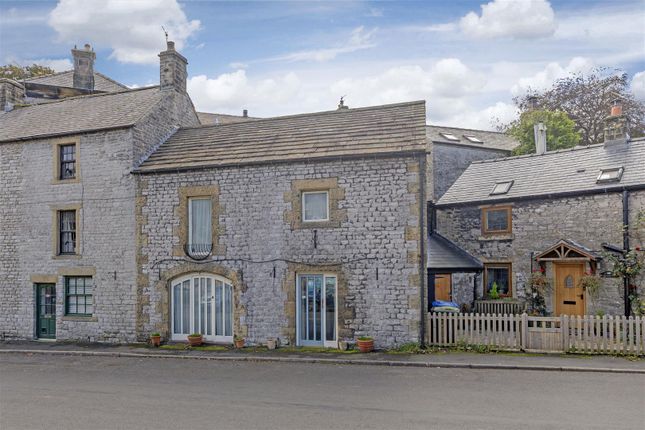 2-bed terraced on Market Square,, Tideswell, £275,000