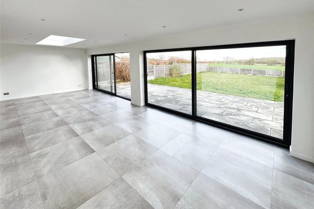 7, Hull Green, Harlow photo 3