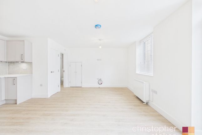 Flat, 4 Killarney Court, Waltham Cross photo 4