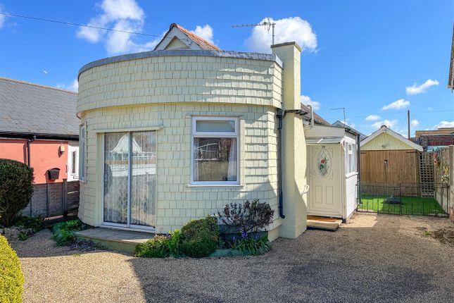 Willow Way Jaywick Clacton On Sea Co15 2 Bedroom Detached Bungalow For Sale 58498533 Primelocation