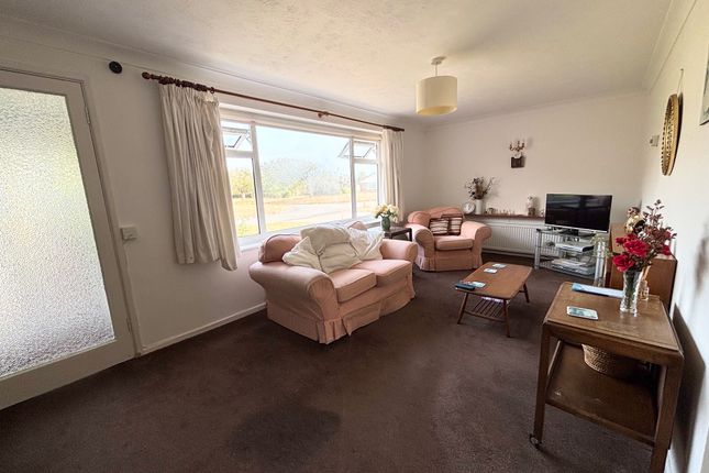 49 Sunnymead Drive, Selsey photo 2