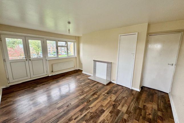116, Laurel Crescent, Croydon photo 2