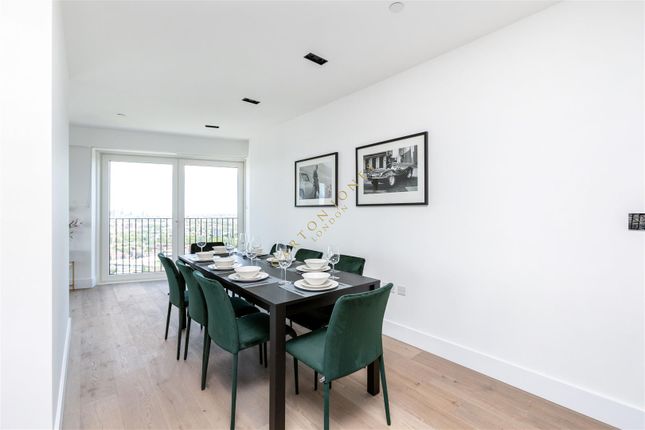 172, Keybridge Tower, Vauxhall photo 3