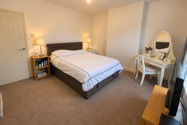 117, Warrington photo 5