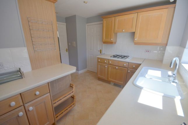 16, St Clements Way, New Waltham photo 3