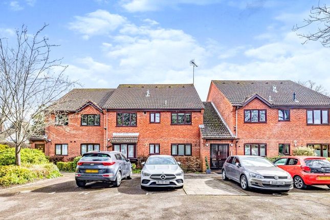 Thumbnail Flat to rent in Rosecroft Court, The Avenue, Northwood