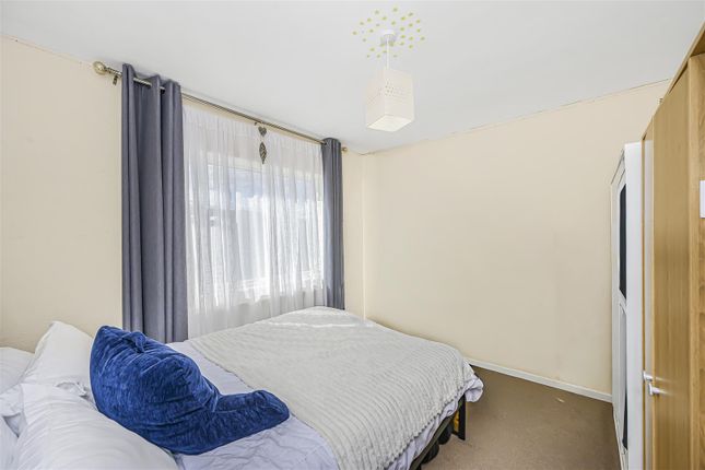 35, Heathfield, Chingford photo 5