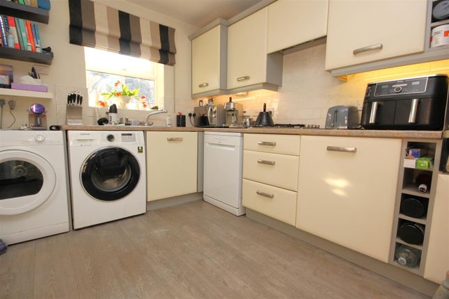 65, Patenall Way, Rushden photo 3