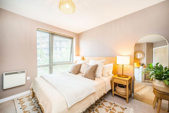 Flat 55, Trentham Court, Victoria Road, London photo 4