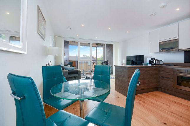 Flat 10 4 Aurora Point, Plough Way, London photo 4