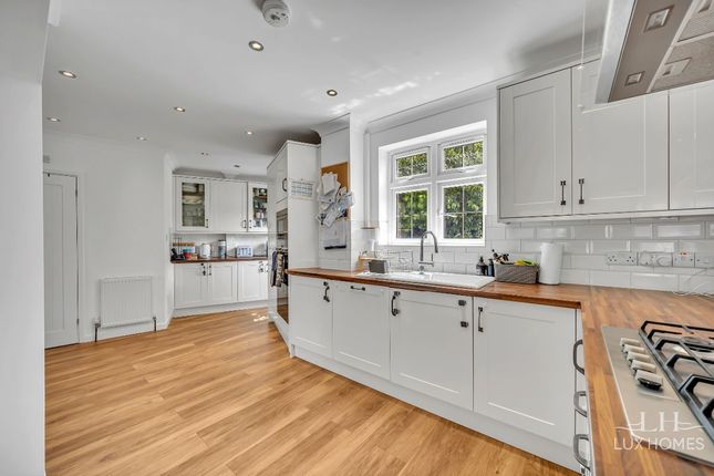 219 Alma Avenue, Hornchurch photo 4