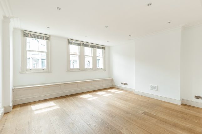 Thumbnail Flat to rent in Long Acre, London